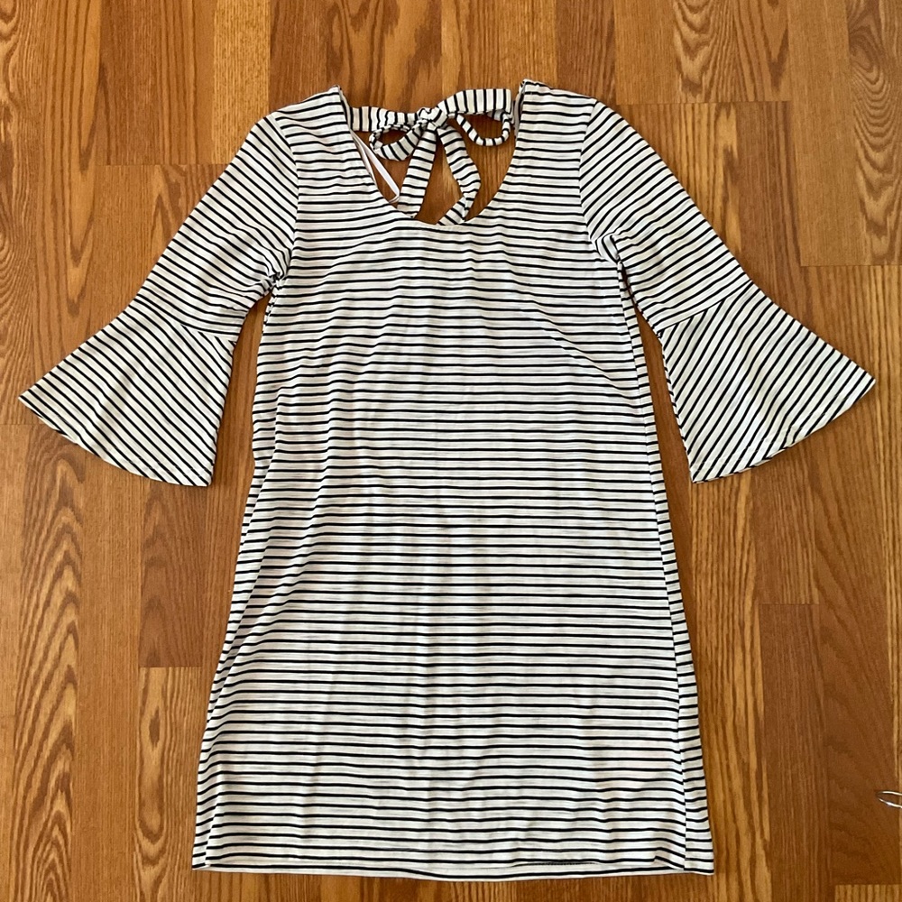 NWT Minkpink Flare Sleeve dress